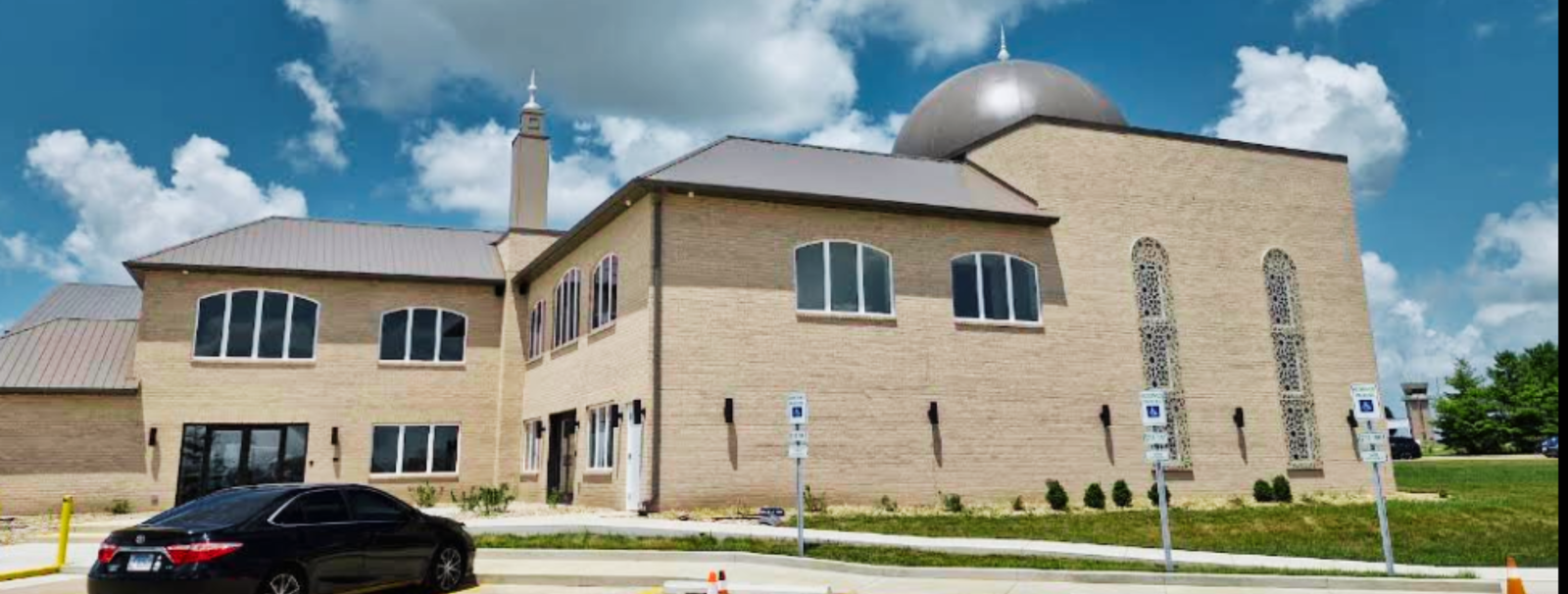 Exterior view of Islamic Center of Mclean County Bloomington IL building